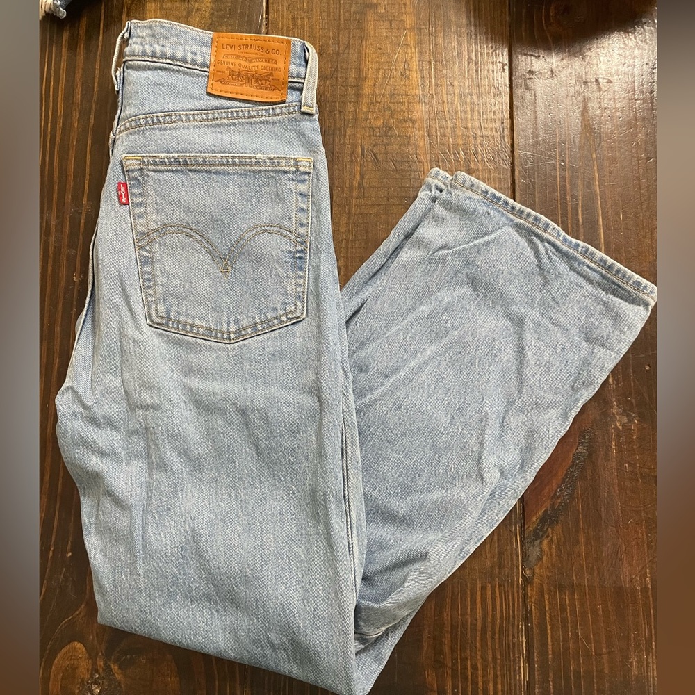 Levi rib cage straight jean